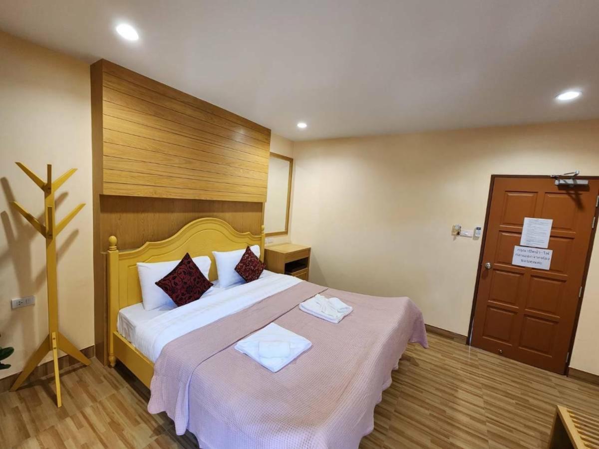 Alaita Hostel Patong Esterno foto