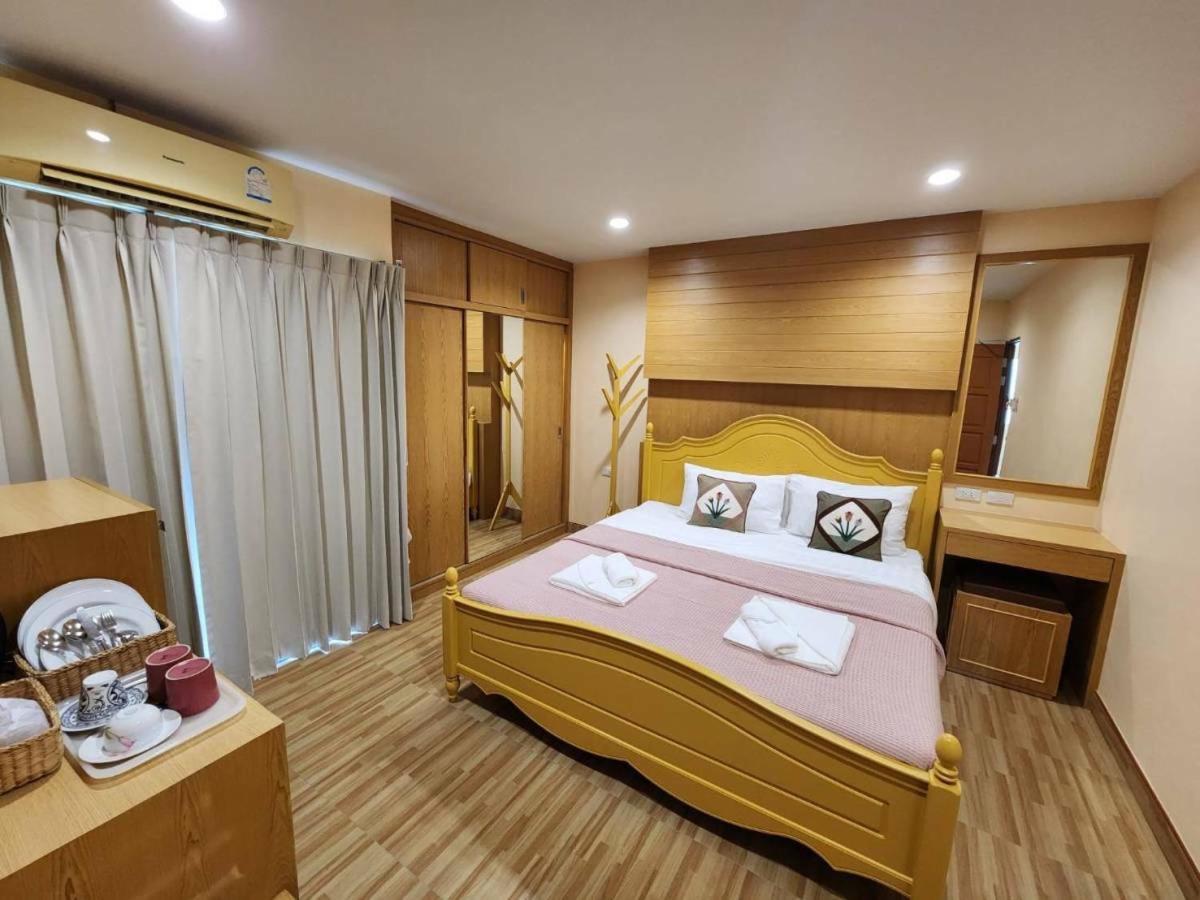 Alaita Hostel Patong Esterno foto